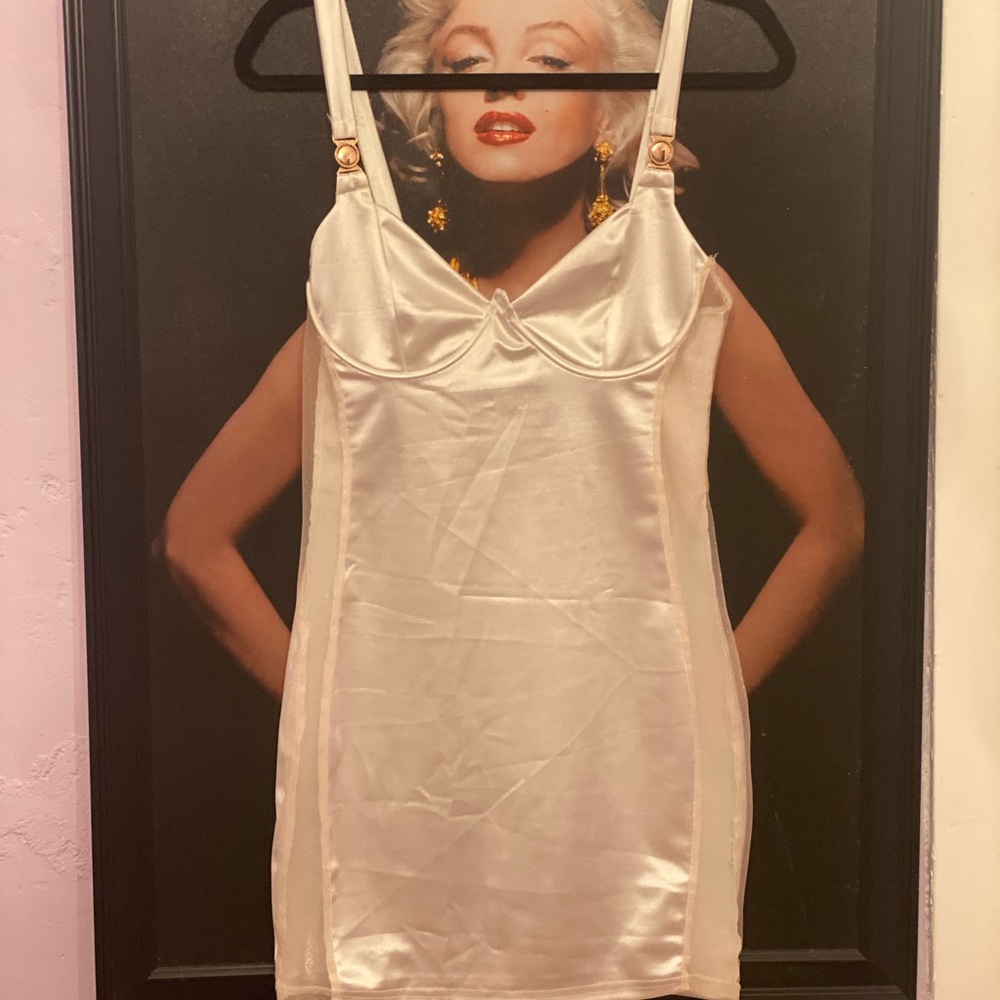 Pearl White Marylin Dress